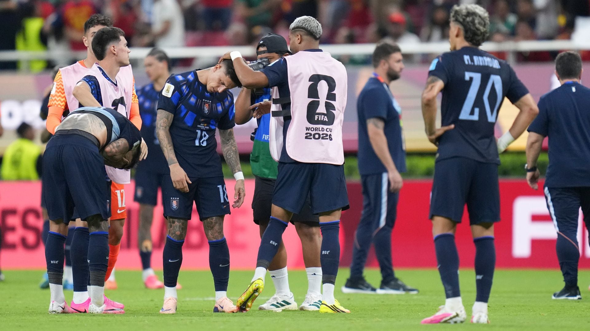 Uruguay explota por la decepción en el Mundial: AUF cancela chárter y los jugadores deberán volver en vuelos comerciales