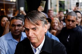 Bolsonaro y ex primera dama optan por el silencio a preguntas de Policía Federal sobre caso de las joyas saudíes
