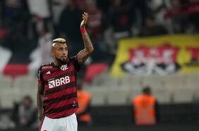 Ocho años después del Mundial: Arturo Vidal triunfa con Flamengo en su retorno a Cuiabá