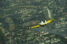 De los aviones de Lavín a proyectos en el desierto: ¿Funciona la siembra de nubes para hacer llover?