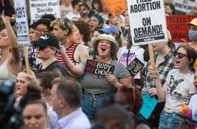 Human Right Watch afirma que prohibición del aborto en EE.UU. “viola los derechos fundamentales” de mujeres y niñas