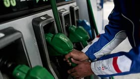 ¿Cuánto subirían las bencinas si se elimina el Mepco? Expertos anticipan fuerte alza