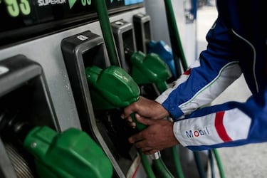 ¿Cuánto subirían las bencinas si se elimina el Mepco? Expertos anticipan fuerte alza
