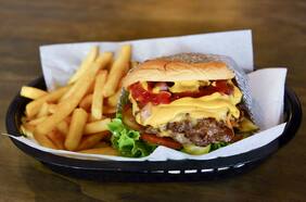 Hamburguesas al paso en Santiago: rápidas y sabrosas