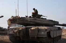 “Un ataque combinado por cielo, mar y tierra”: Ejército israelí ataca a Hamas en toda la Franja de Gaza