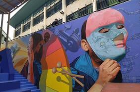 Asfalto, plástico, y textiles descontaminantes: chilenos crean aditivo que captura toxinas del ambiente