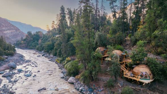 Montañas, naturaleza y descanso a una hora de Santiago: las experiencias que ofrece Cascada de las Ánimas