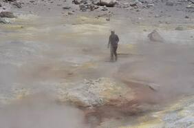 Volcanólogos chilenos logran hazaña científica: toman muestras de gases en el volcán más alto del mundo