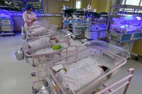 Empeora crisis de población en China: en 2021 registró tasa de natalidad más baja de su historia