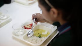 Inician sumario sanitario en liceo de Coronel tras intoxicación por alimentos entregados por Junaeb