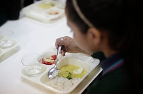 Inician sumario sanitario en liceo de Coronel tras intoxicación por alimentos entregados por Junaeb