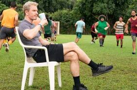 Marcar un gol es una tarea complicada en el tráiler de Next Goal Wins, lo nuevo de Taika Waititi