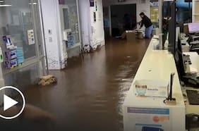 Captan servicio de urgencias de la Clínica UC totalmente inundado por aluvión en Las Condes
