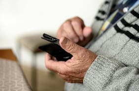 Sensores detectan caídas en adultos mayores y envían su ubicación por WhatsApp