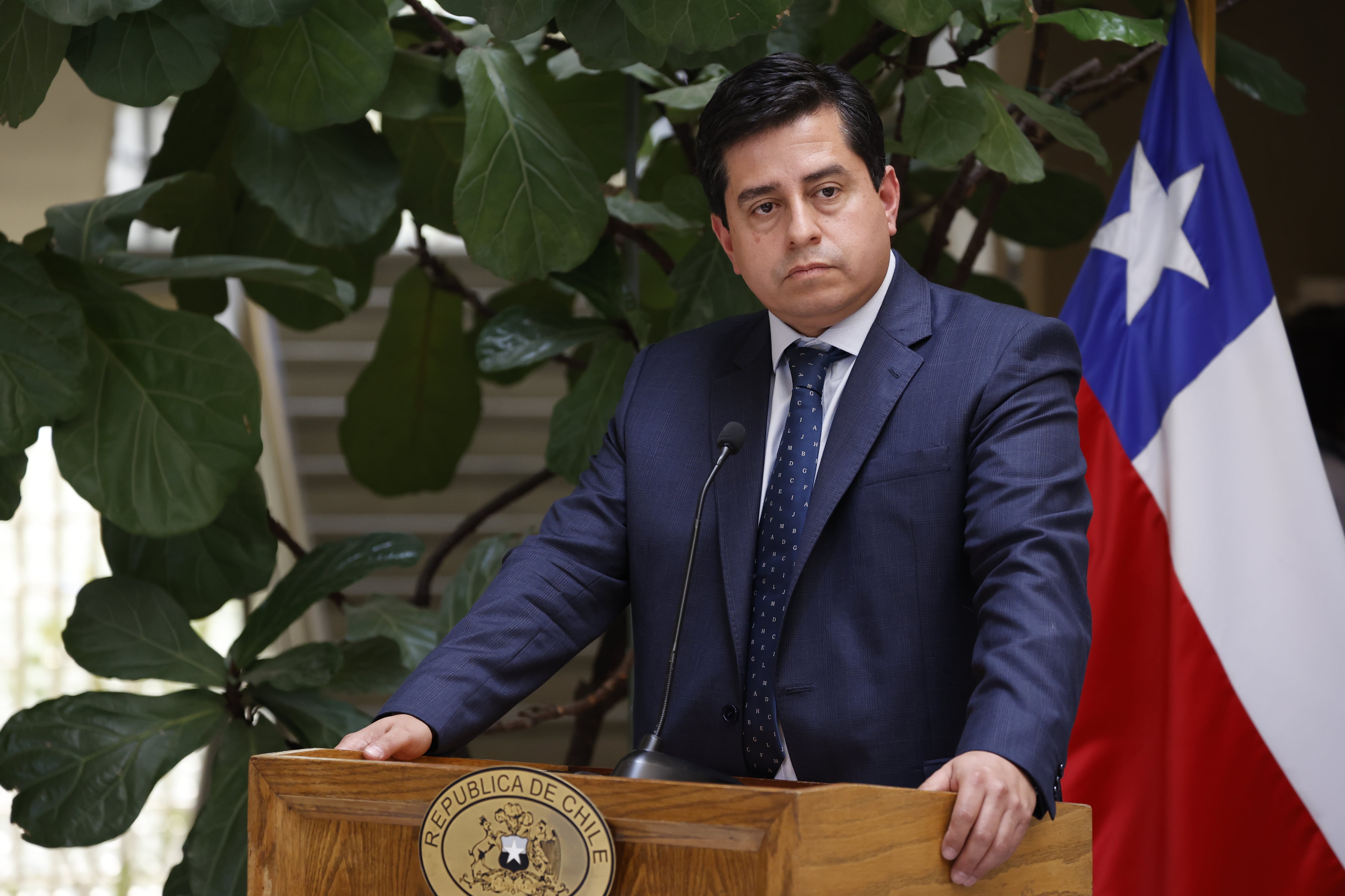 Socialismo Democrático toma represalias contra senador Araya (PPD) y lo remueve de la Comisión de Constitución