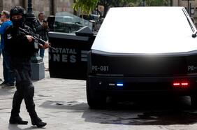 Una zona roja de México enfrenta al narco con Cybertrucks