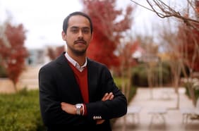 Científico chileno descubre bacteria capaz de transformar el hidrógeno verde y el CO2 en potencial combustible para aviones