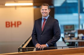 BHP anuncia nuevo CEO: Brandon Craig sucederá a Mike Henry, quien deja el cargo tras más de 6 años