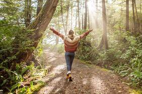 Por qué estar en la naturaleza nos hace sentir bien, según un reciente estudio