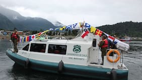 Autoridades dan inicio al servicio de la lancha policial General Marchant II de Carabineros en Puerto Cisnes