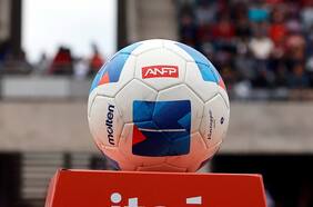 Lo usan Messi y Cristiano: los detalles del nuevo balón del fútbol chileno