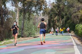 ¿Son los chilenos malos para hacer deportes? Pandemia estaría influyendo positivamente en la manera en la que la población hace y percibe la actividad física
