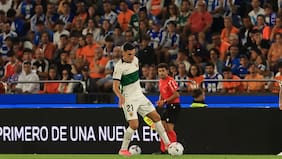 Lucas Cepeda inicia la temporada desde la banca en valioso empate de Elche ante el Deportivo La Coruña