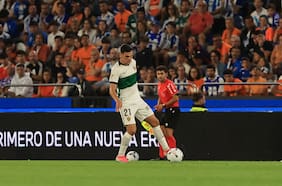 Lucas Cepeda inicia la temporada desde la banca en valioso empate de Elche ante el Deportivo La Coruña