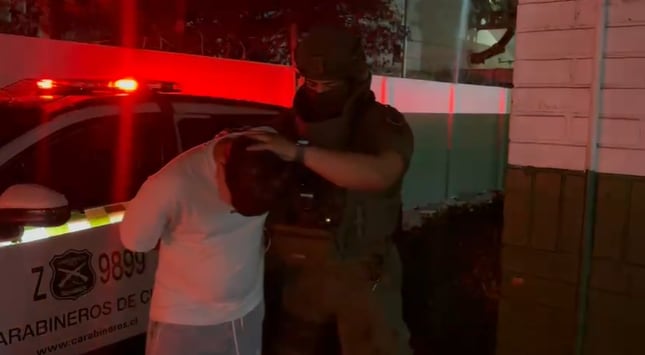 Carabineros recupera vehículos robados y detiene a cinco sujetos en La Pintana