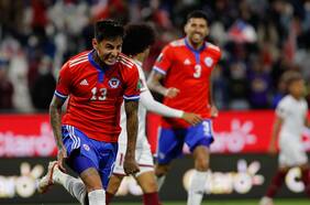 Erick Pulgar apaga su suspensión con dos golazos