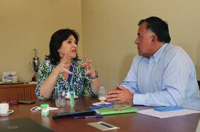 Tras reunión con diputado Aedo: Ministra Uriarte dice que para el gobierno “la presencia de la DC” en la definición de la presidencia de la Cámara “es muy importante”