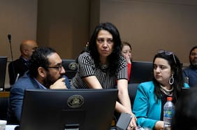 Presupuesto 2024: oposición impide el ingreso a Javiera Martínez a la sala de la Cámara