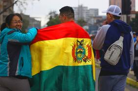 Nuevas visas laborales para trabajar en Chile superan las 100 mil a junio y bolivianos se consolidan en el primer lugar