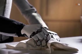 Comenzó la era de robots humanoides que ayudan en las tareas del hogar: así se ve uno