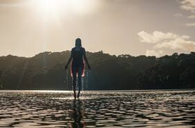 Lee Cronin, director de la nueva Evil Dead: “Quería que fuera una montaña rusa de emociones y terror”