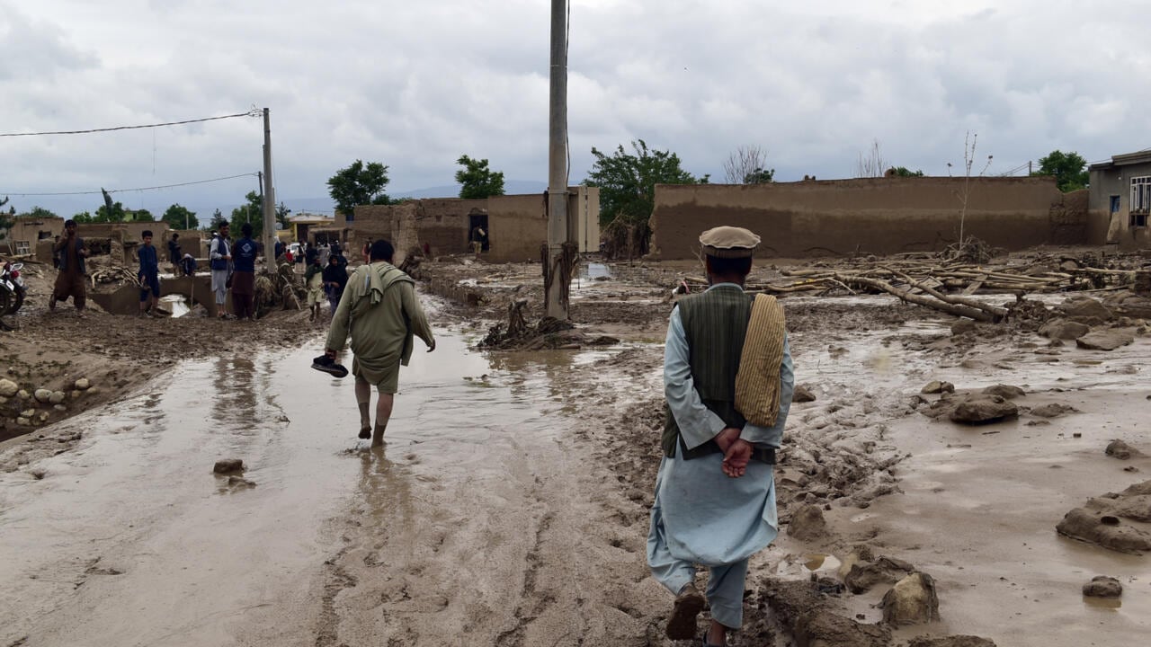 Estragos por severas inundaciones repentinas provocadas por intensas lluvias estacionales en la provincia de Baghlan, al norte de Afganistán