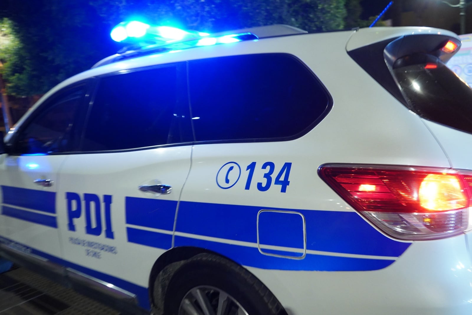 Funcionario de la PDI repele a tiros asalto en Santiago centro: uno de los delincuentes resultó herido
