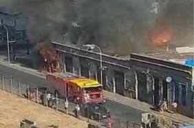 Incendio destruye tres locales comerciales en el centro de Santiago: dos eran ocupados como habitaciones