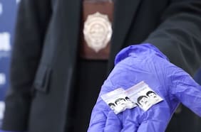 Desbaratan laboratorio de drogas sintéticas en Ñuñoa: banda vendía éxtasis por Grindr y usaba imagen del “Chapo” Guzmán