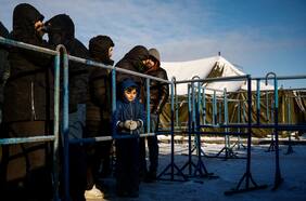 La cruda opinión de los europeos frente a la inmigración: un 60% la considera “excesiva” y un 43% apoya levantar muros