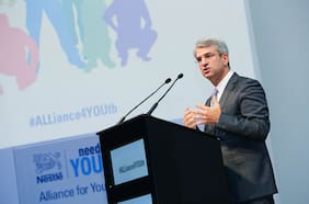 La relación sentimental no informada del ahora ex CEO de Nestlé también le pasa la cuenta a las acciones de la firma