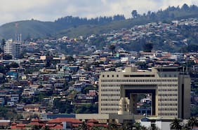 Facultad de la UAF para levantar secreto bancario no se vota y sigue generando polémica