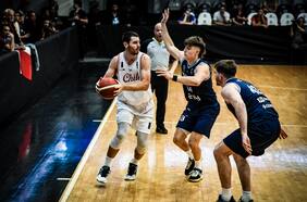 Chile consigue un histórico triunfo ante Uruguay y queda a un paso del cuadrangular final del Preolímpico de Básquetbol