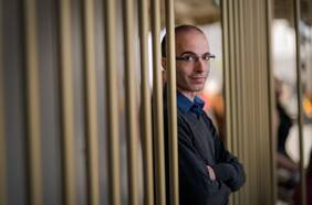 Reseña de libros: de Yuval Noah Harari a Roberto Merino