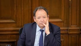 La contracampaña y sospechas que acechan las chances de Rojas para llegar a la secretaría del Senado