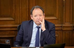 La contracampaña y sospechas que acechan las chances de Rojas para llegar a la secretaría del Senado