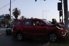 Persecución policial termina con choque y disparos frente al Hospital Sótero del Río