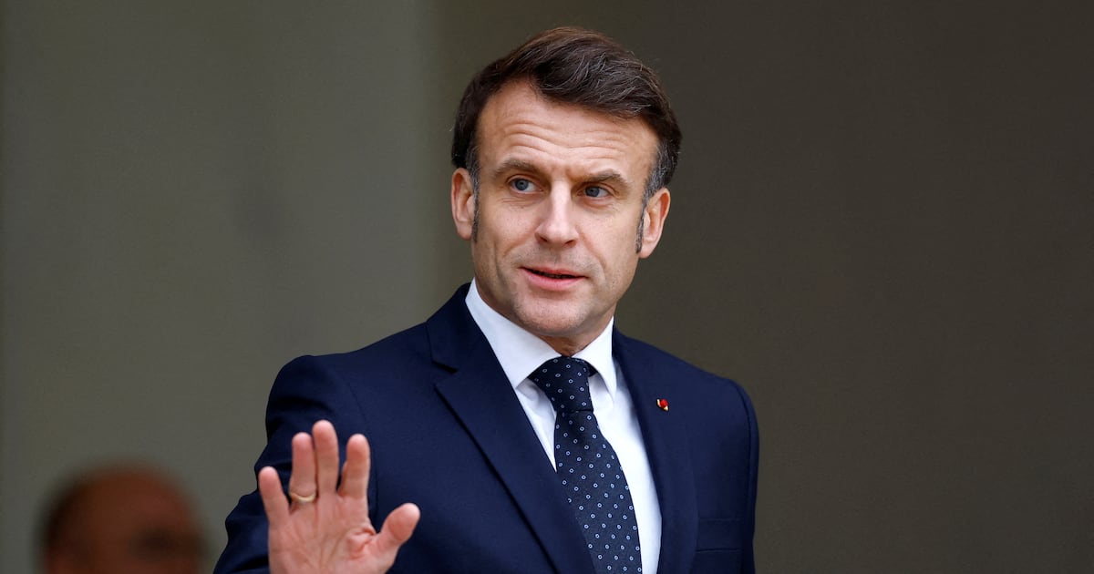 Étienne Campion, periodista francés: “Emmanuel Macron no sabe cómo conservar aliados”