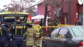 Reportan dos personas lesionadas por incendio tras explosión de gas en local de Providencia