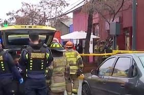 Reportan dos personas lesionadas por incendio tras explosión de gas en local de Providencia